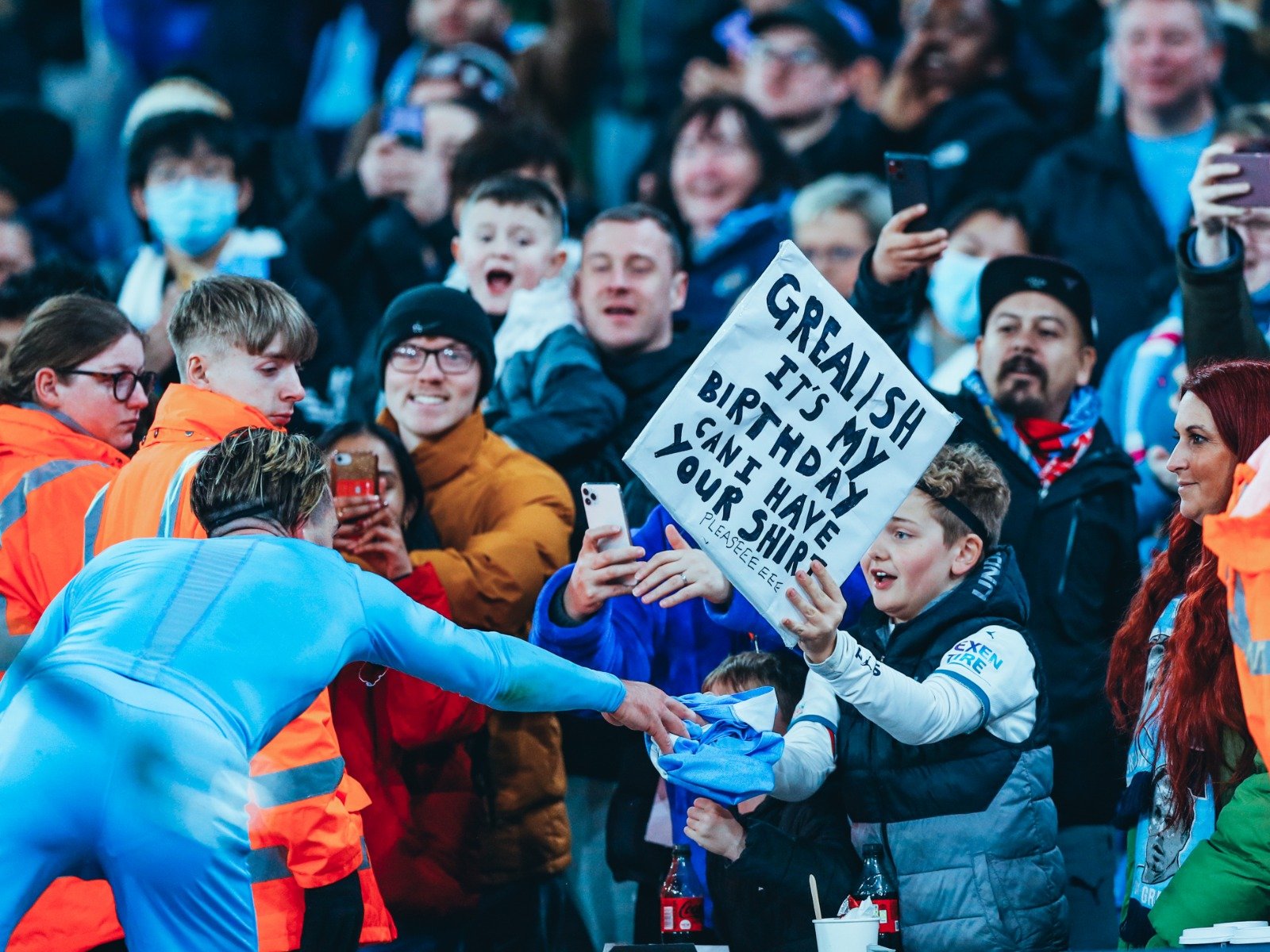 不仅因为两 不仅因为两